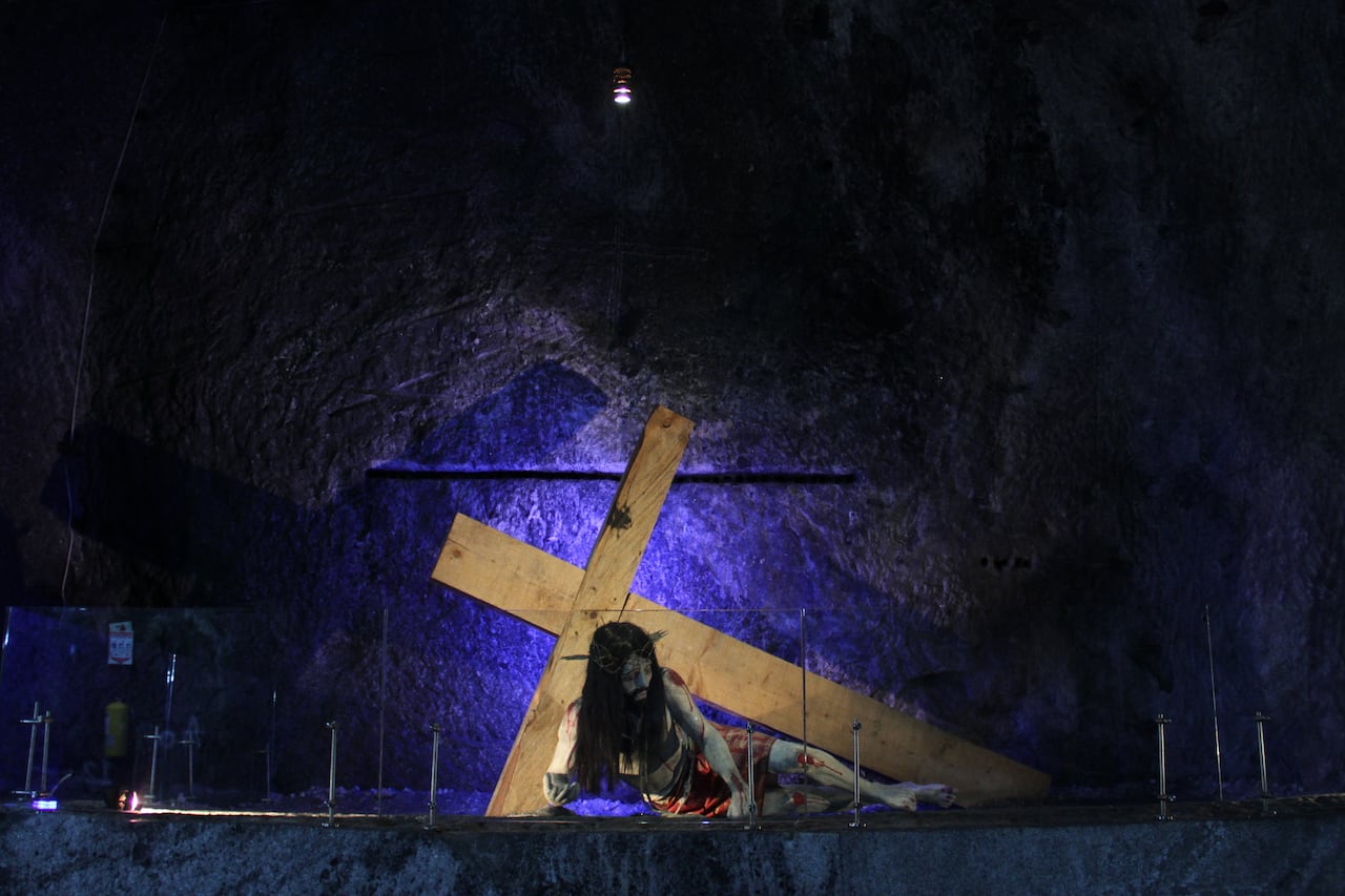 Estas minas de sal cuentan con una catedral a 120 metros.