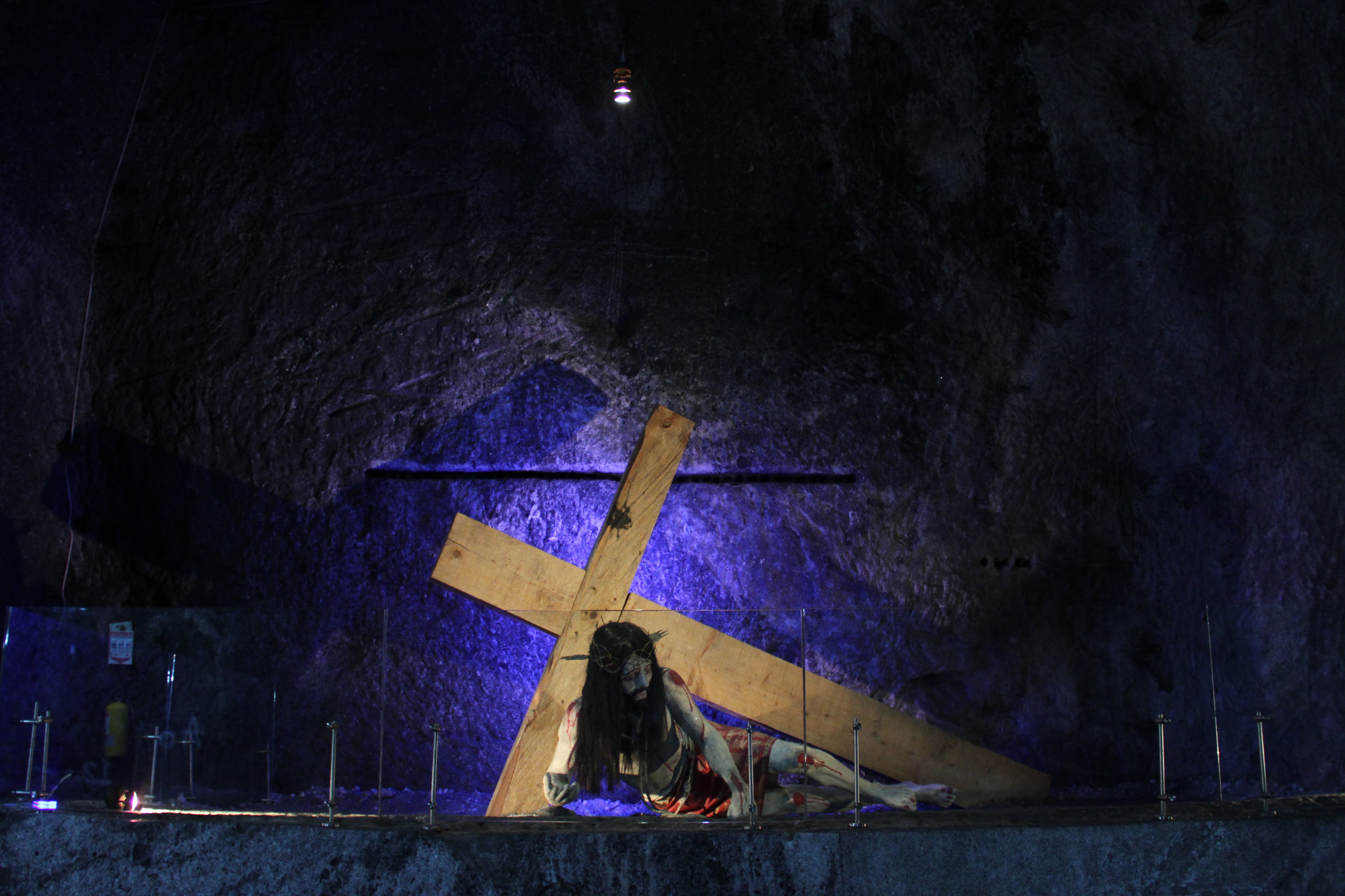 Estas minas de sal cuentan con una catedral a 120 metros.