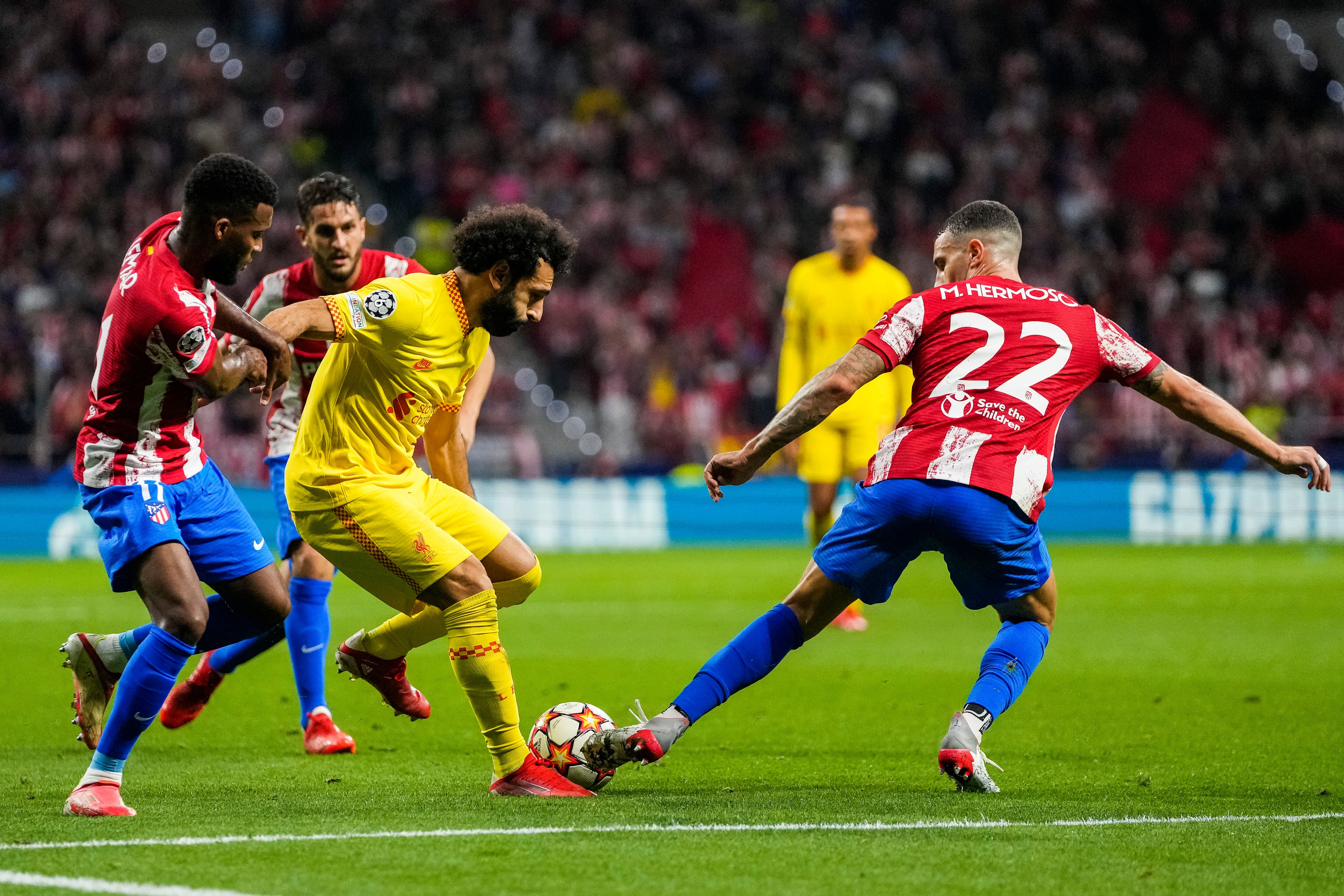 Mohamed Salah, figura del partido ante Atlético de Madrid, anotando dos goles