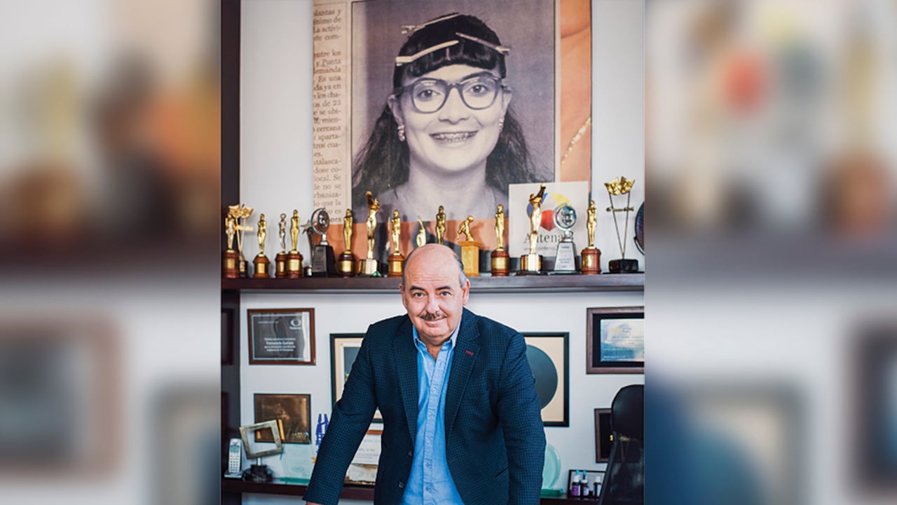 “A mi papá solo le pidieron que escribiera una historia inspirada en el Eje Cafetero. Pero nunca calculó el éxito que iba a tener Café con aroma de mujer”, asegura Ana María.