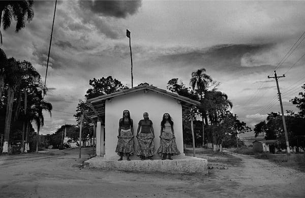 La exposición ‘Quilombolas – tradición y cultura a la resistencia’ registra once comunidades negras remanentes de los quilombos en Brasil como São Paulo, Pará, Goiás, Bahía y Río de Janeiro.