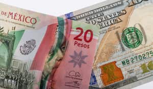 Pesos mexicanos y dólares americanos