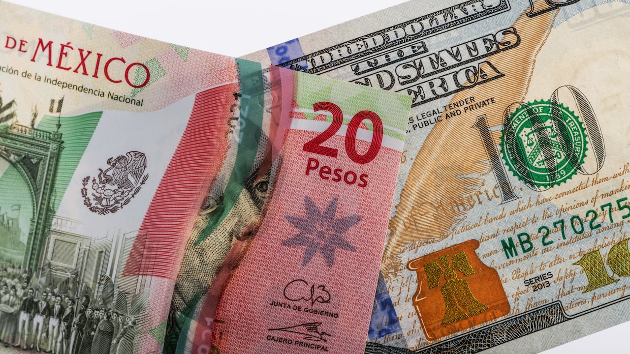 Pesos mexicanos y dólares americanos
