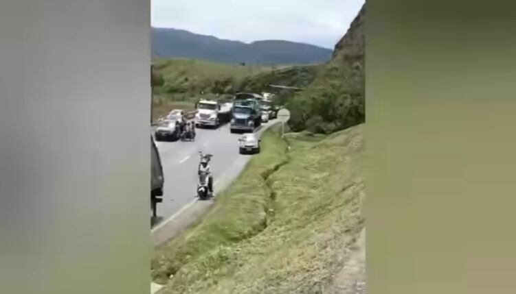 El accidente tuvo paralizado el tráfico un largo rato.