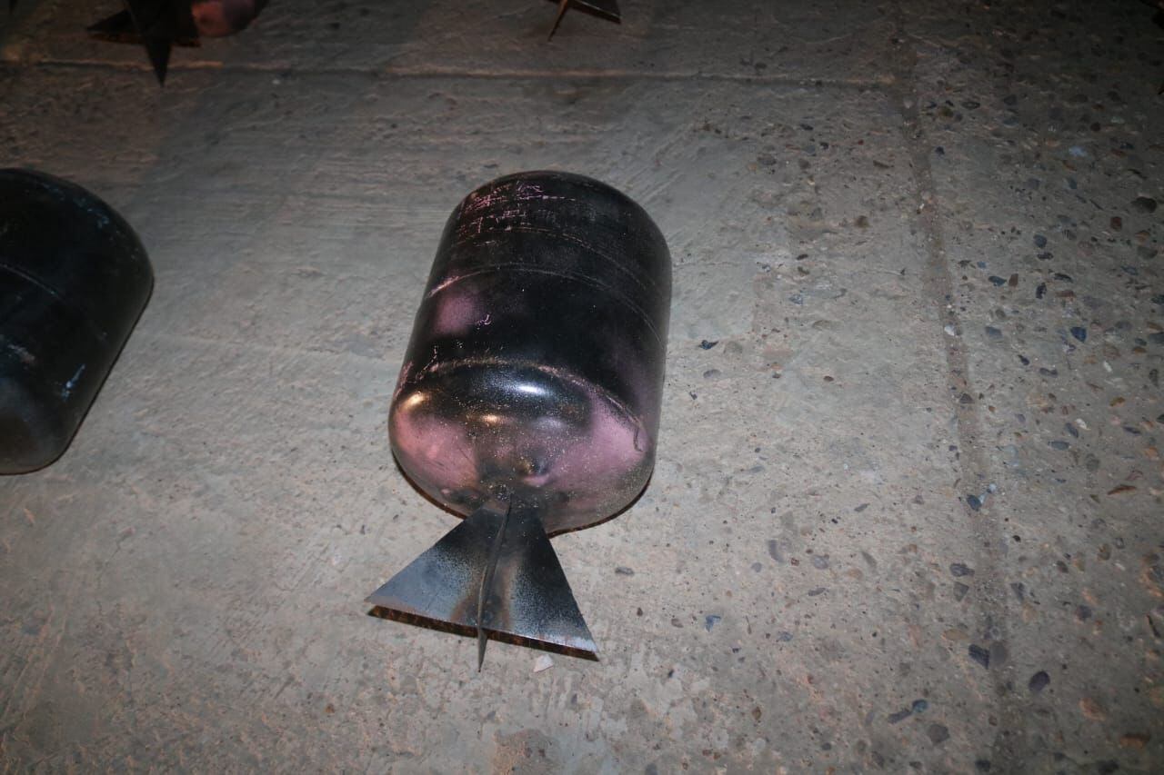 Elementos que iban a ser cargados con explosivos.