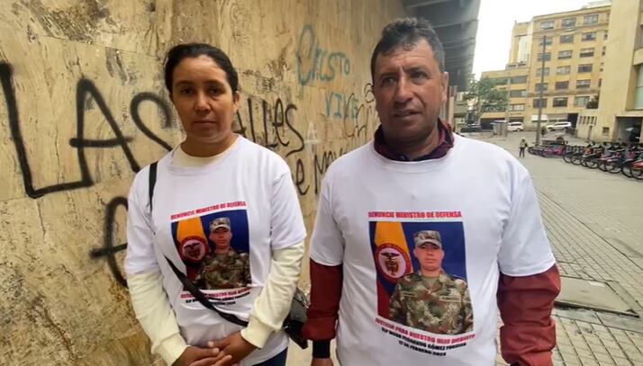 Jairo Gómez y Rocío Fonseca, padres del soldado Diego Fernando Gómez Fonseca, víctima de la Operación Fortaleza.