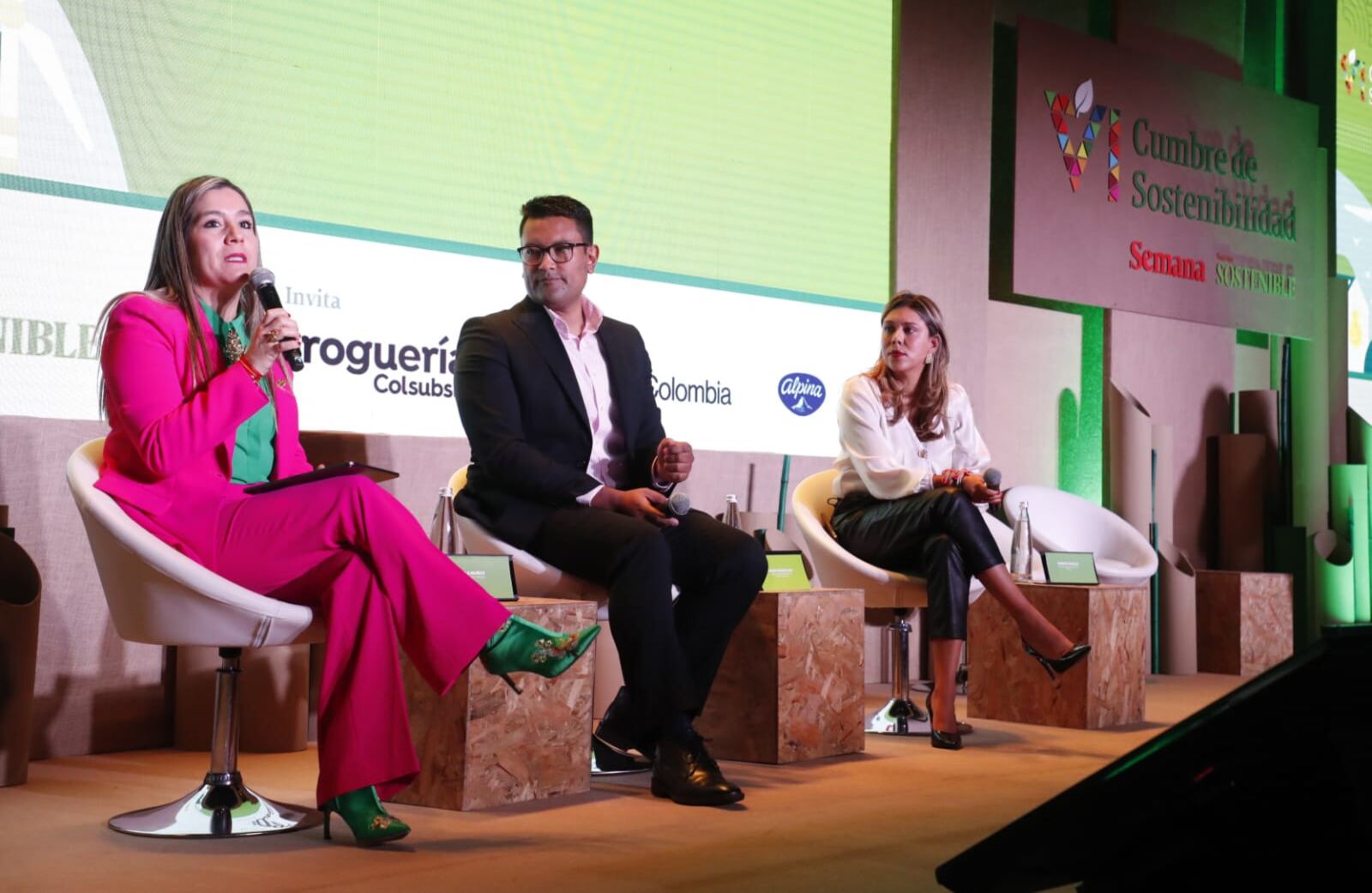 Isabella Muñoz, directora de Invest in Bogotá; David Pacheco Zea, director de Sostenibilidad de BBVA en Colombia y Ximena Trujillo, directora ejecutiva del Fondo Inversor explican la importancia de los nuevos esquemas de financiación para el desarrollo.