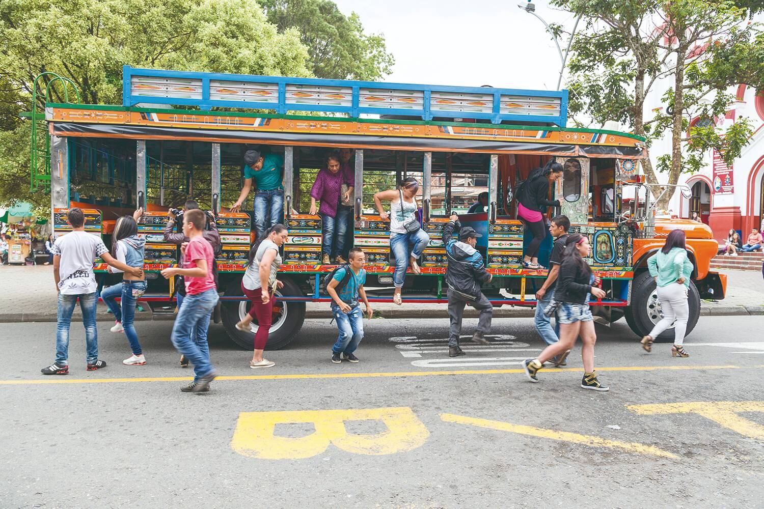 Chivas típicas para hacer paseos turísticos. // Imagen de referencia