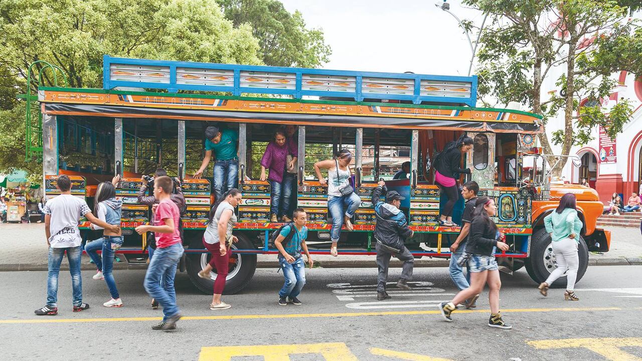 Chivas típicas para hacer paseos turísticos. // Imagen de referencia