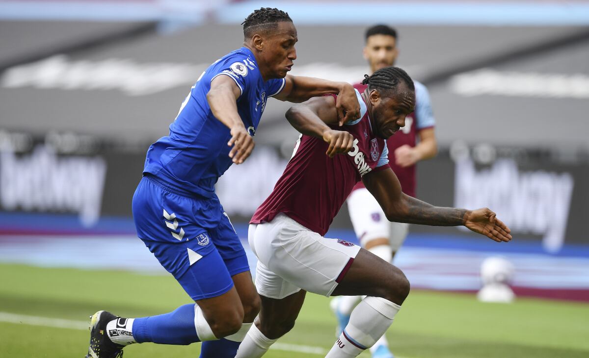 Yerry Mina en el juego ante West Ham