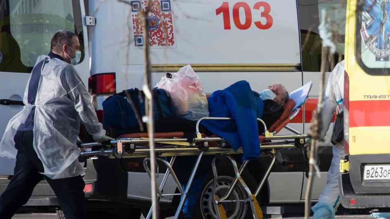 Autoridades sanitarias consideran que ómicron será la dominante en Europa antes de marzo de 2022