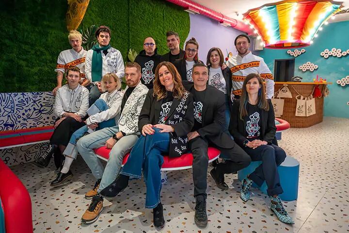 Algunos soñaban con ser astronautas, otros médicos y otros políticos de niños. Nuestra Andrea siempre supo que quería llevar alegría y risas a la gente. En aquel entonces, se reían de su idea. Ahora, ha encontrado la manera y el lugar para hacerlo realidad: en el Museo de la Risa.