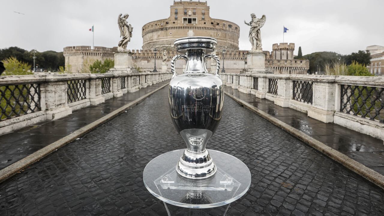Trofeo que se llevará el campeón de la Eurocopa 2024.
