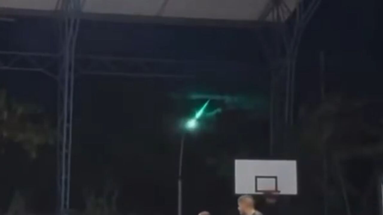 Así se vio la bola de fuego en Medellín el miércoles 30 de julio.