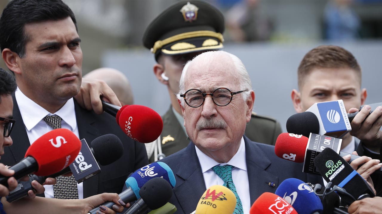 Expresidente Andrés Pastrana. Rueda de Prensa en el Bunker de la Fiscalia en la conciliación con el presidente Gustavo Petro.