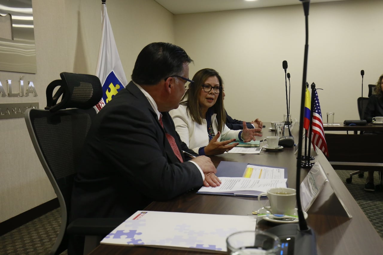 La fiscal General, Luz Ángela Camargo, sostuvo una reunión de alto nivel con altos funcionarios del gobierno de Estados Unidos, como el embajador Francisco Palmieri.