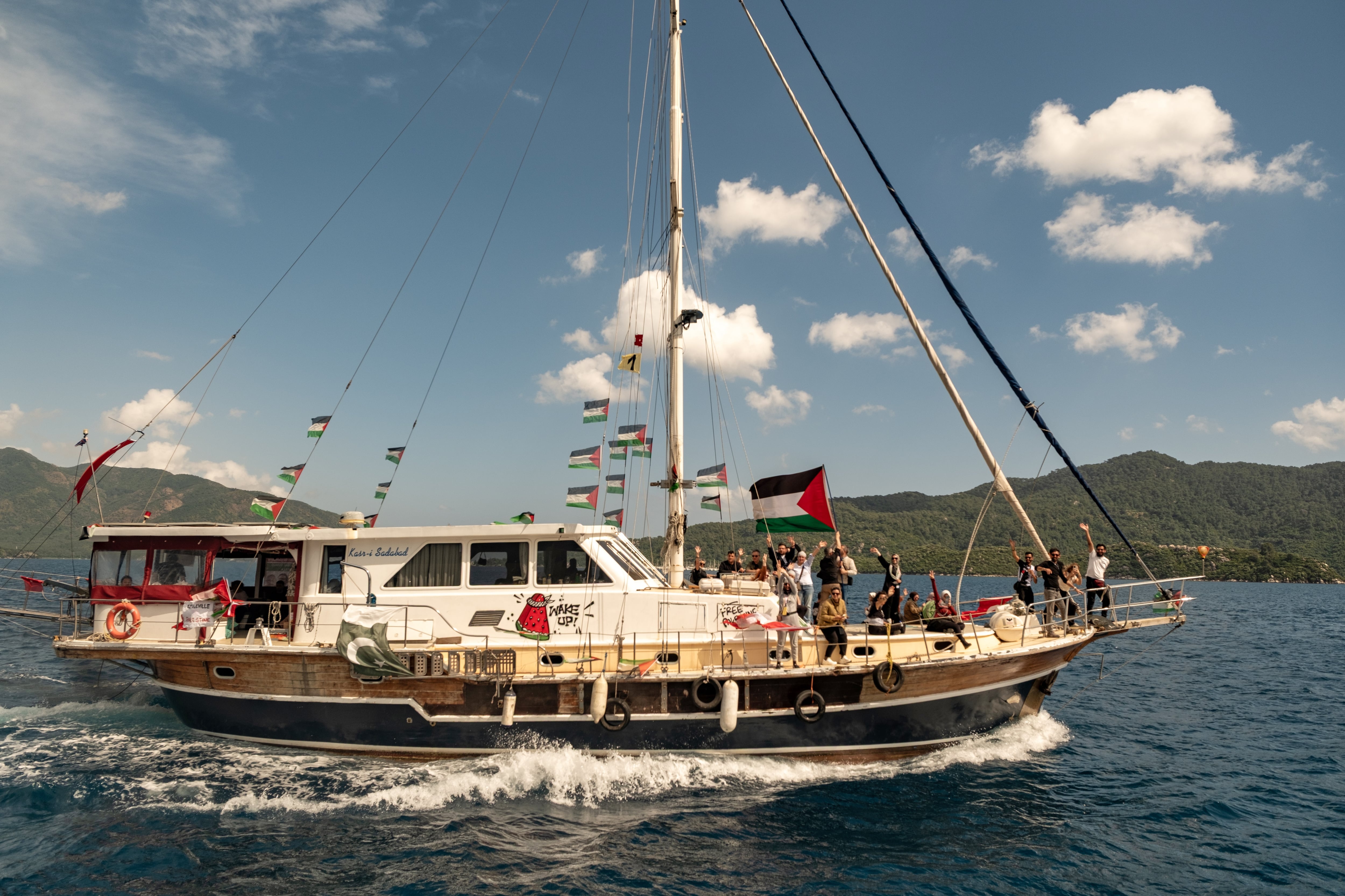 Embarcaciones pertenecientes a la Flotilla Global Sumud, que transportan activistas y ayuda humanitaria, partieron hacia Gaza desde el puerto de Marmaris, Turquía.