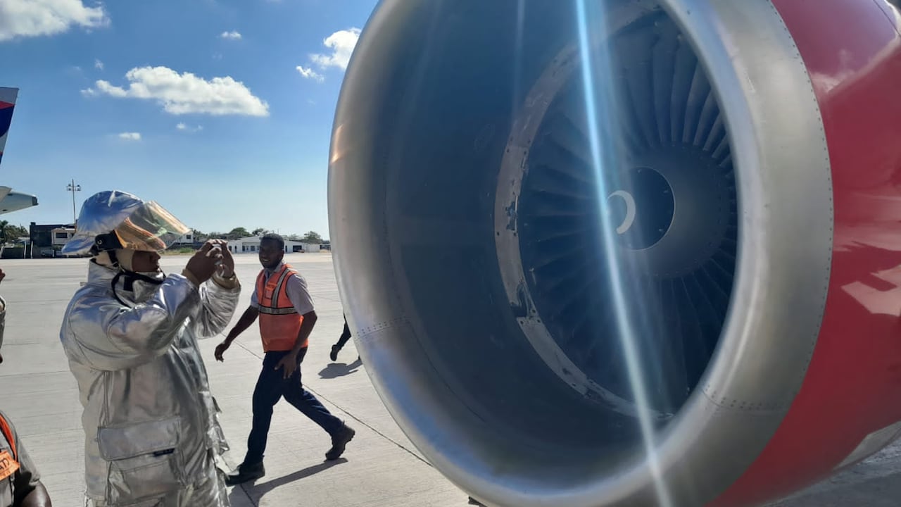 El choque, al parecer, con un ave ocasionó la emergencia