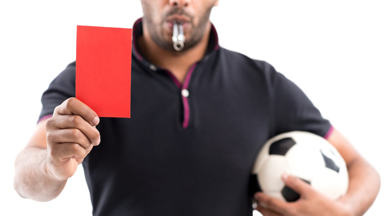 El exárbitro Wílmer Barahona habló en una cadena radial para hacer la denuncia.