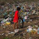 Los habitantes de varias zonas de La Guajira enfrentan dificultades debido a los altos volúmenes de basura con los que deben convivir. Foto: Esteban Vega La-Rotta