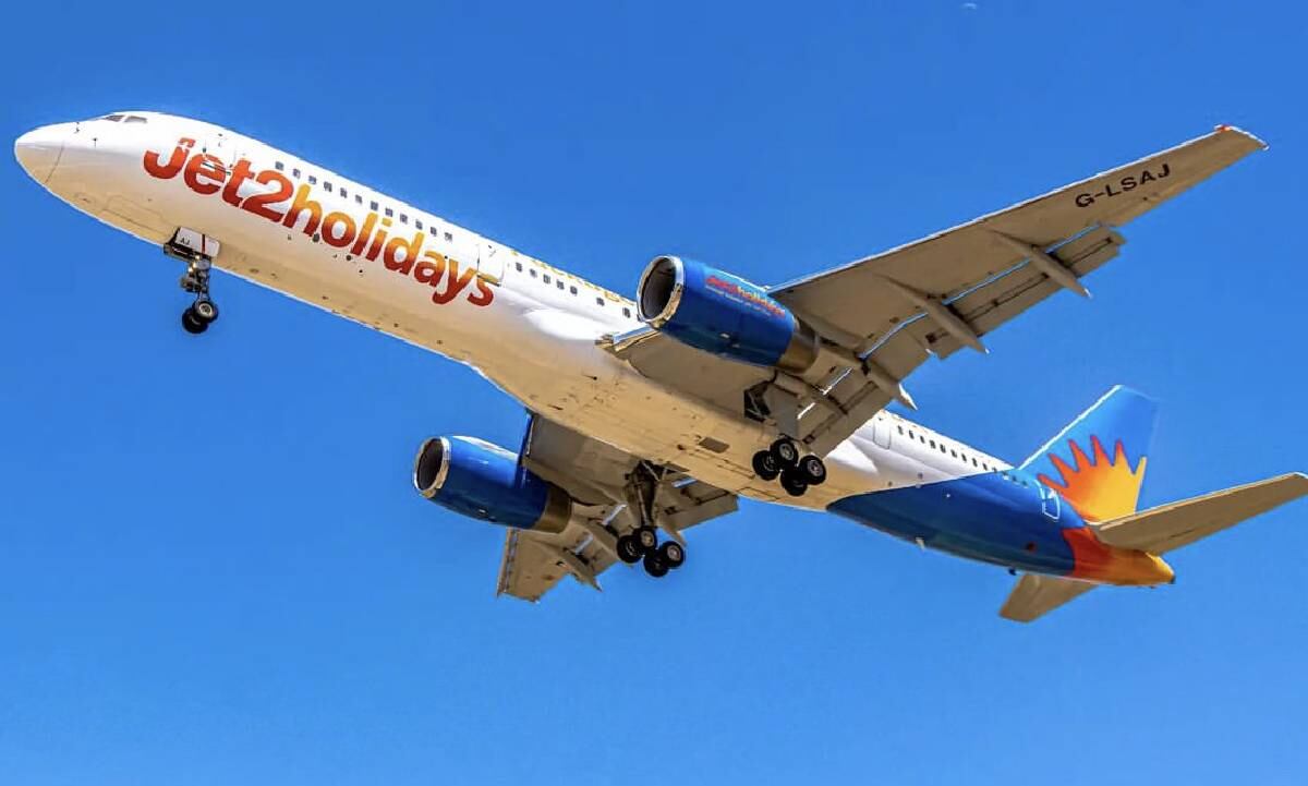 Pasajero logró neutralizar a ocupante que dijo que llevaba una bomba a bordo y amenazaba con hacerla estallar.