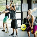 Imagen de referencia personas haciendo ejercicio para aumentar su masa muscular. Foto: Getty Images.