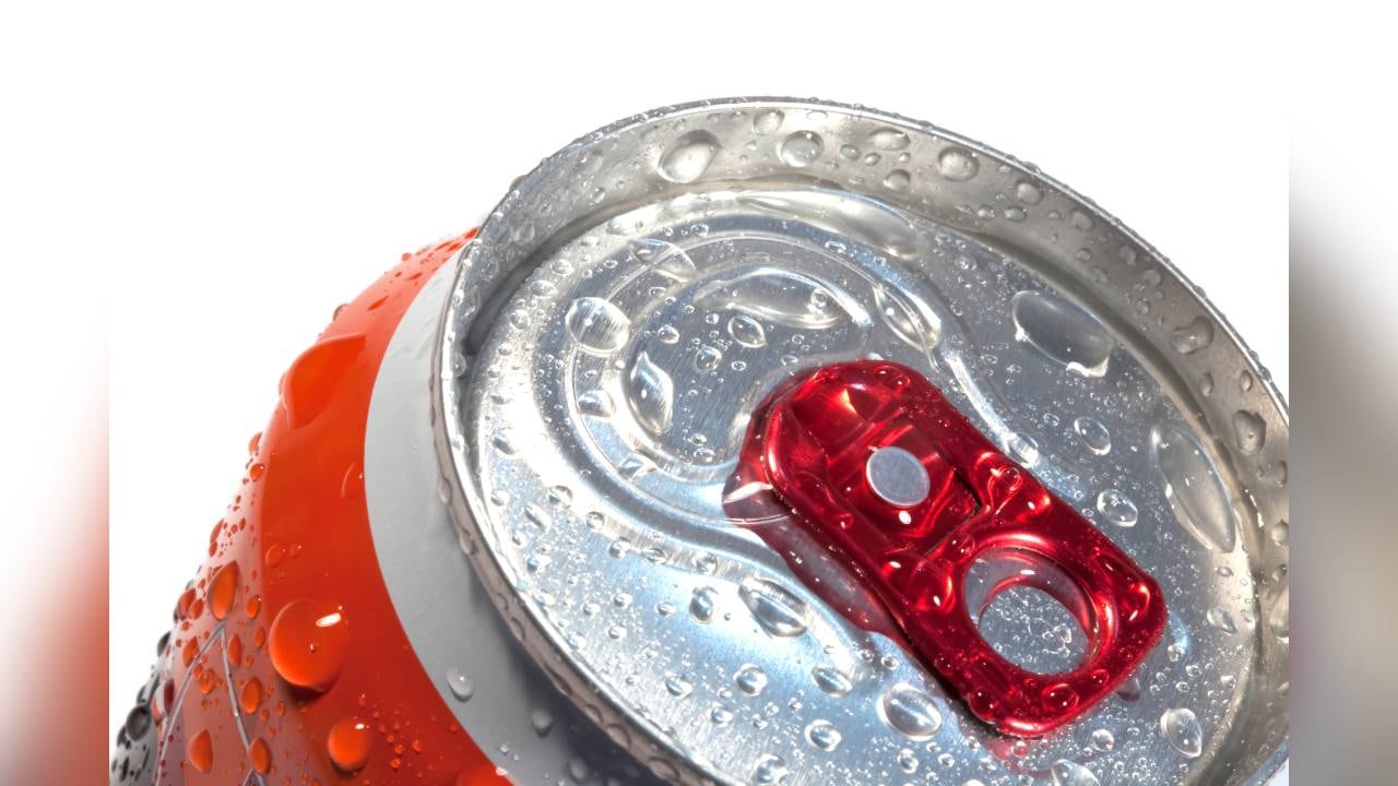 Expertos aseguran que el exceso de bebidas energéticas puede causar algunos daños en la salud.