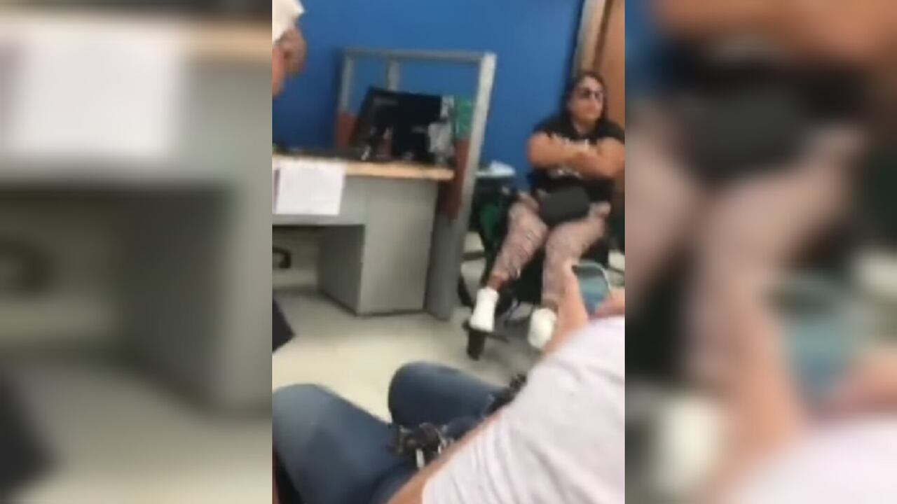 La mujer también habría agredido a una funcionaria de la Registraduría.