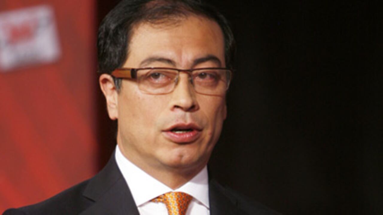 El alcalde electo de Bogotá, Gustavo Petro, dijo que un especulador se benefició de la reciente caída de las acciones de la EEB.