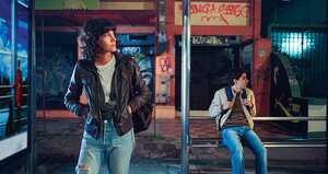 Bogotá es una parte crucial de sus películas, como marco determinante de sus personajes, pero mucho de lo que Santa toca en torno a subtextos les habla al país y al mundo.