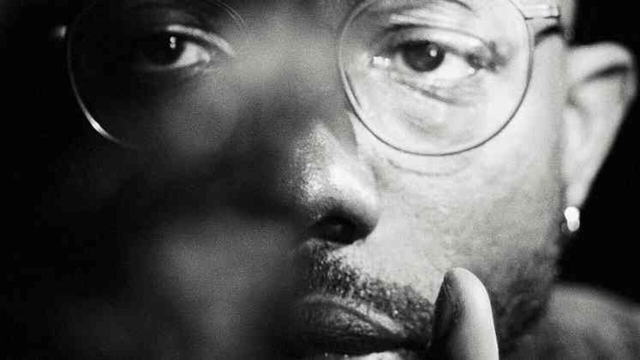 "Yo suelo hilvanar por el lado oscuro de la vida, así que, sin haber predicho nada por el estilo de lo que sucede, sí me atrae el zeitgeist de los tiempos. Y resulta que hice un disco que, a mi manera de ver, se acerca mucho a lo que sucede". Foto: Emma Dudlyke