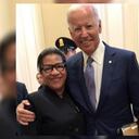 Teresa González, la colombiana de la foto con Joe Biden