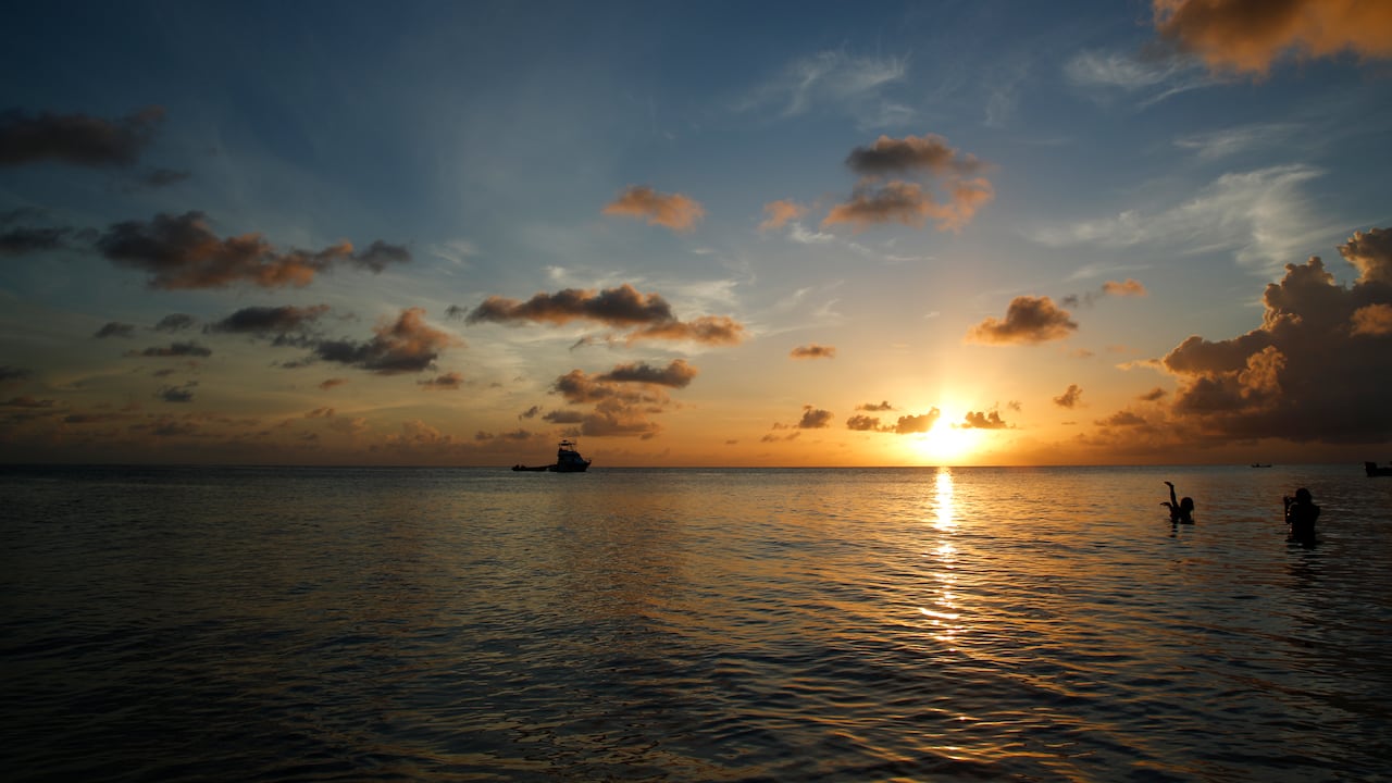 Un hermoso atardecer en la Isla de Providencia, en Colombia.