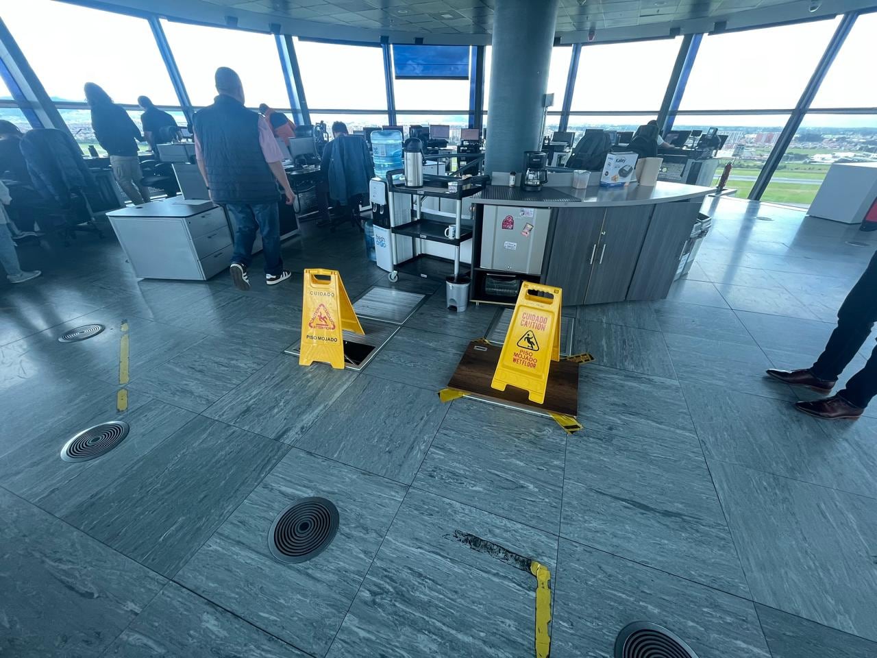 Desastre en la torre de control del aeropuerto El Dorado en Bogotá.