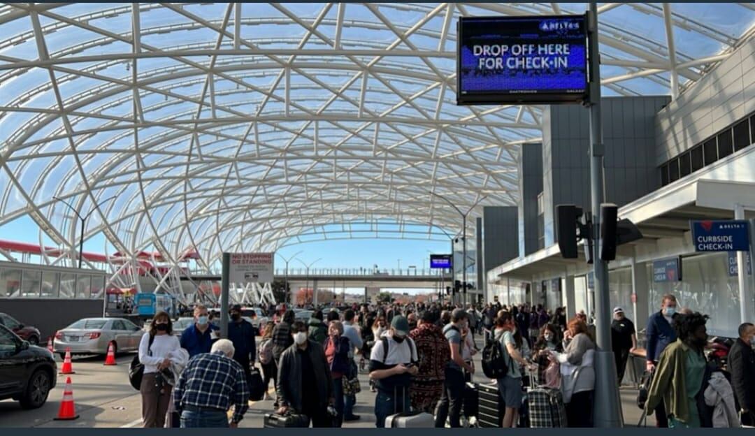 Caos en el aeropuerto de Atlanta por detonación de un arma