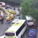 Congestión vehicular en Medellín por paro de taxistas.