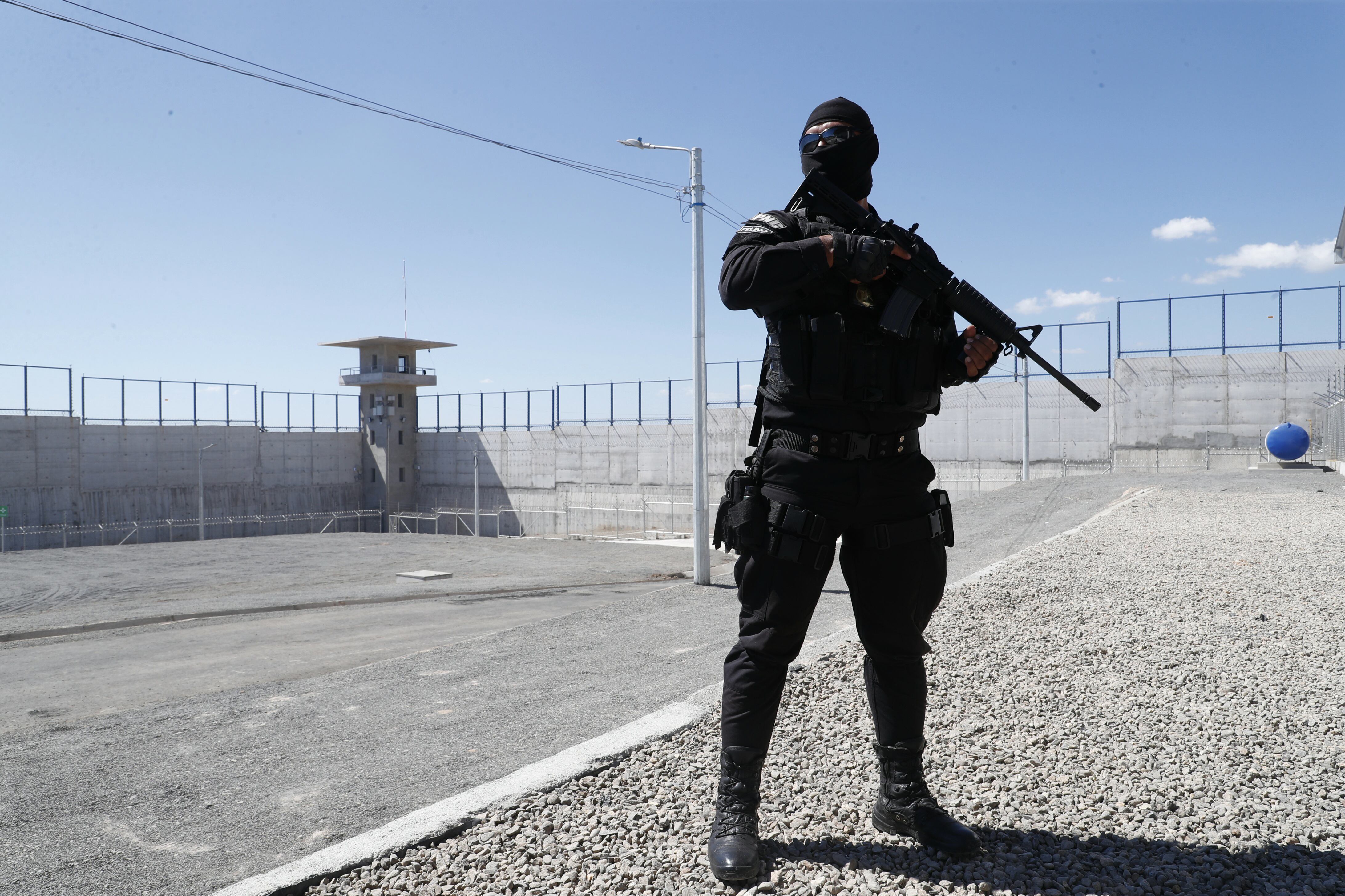 Centro de Confinamiento del Terrorismo" (CECOT)