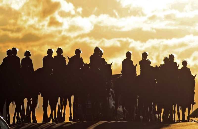 La Policía Antidisturbios llega al Congreso Nacional durante una manifestación del Partido de los Trabajadores, en Brasilia. Los manifestantes mostraron su apoyo al expresidente Lula da Silva, señalado de estar implicado en actos de corrupción durante su gobierno. 