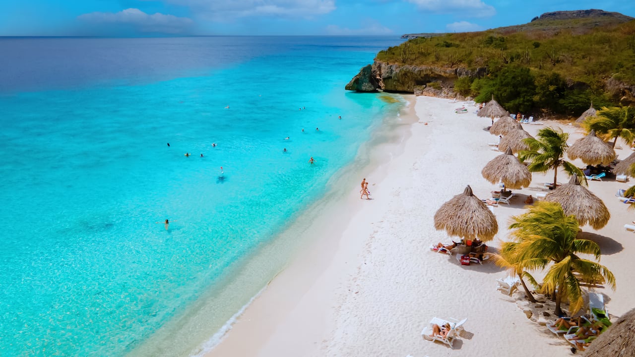 Esta isla se encuentra a un vuelo de dos horas desde Bogotá y cuenta con más de 36 playas.
