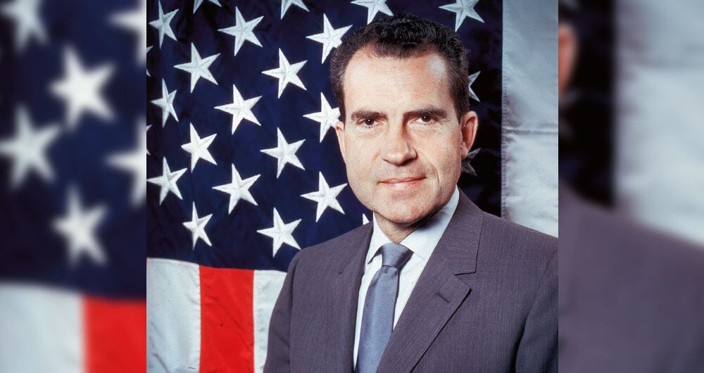 Richard Nixon tuvo una relación con una vendedora de cocteles que conoció durante una visita en Hong Kong en 1958, cuando era vicepresidente. 