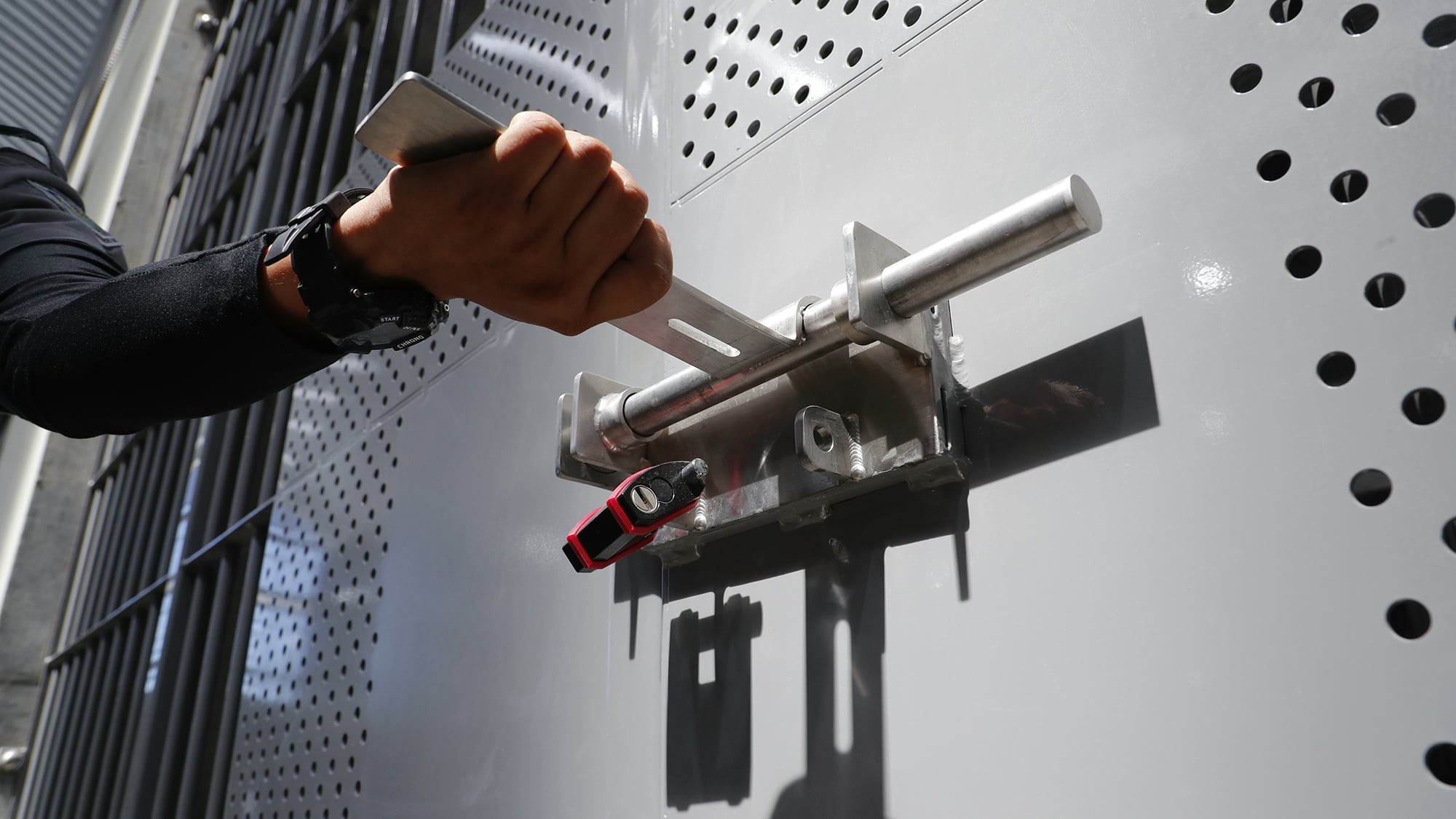 Centro de Confinamiento del Terrorismo" (CECOT)