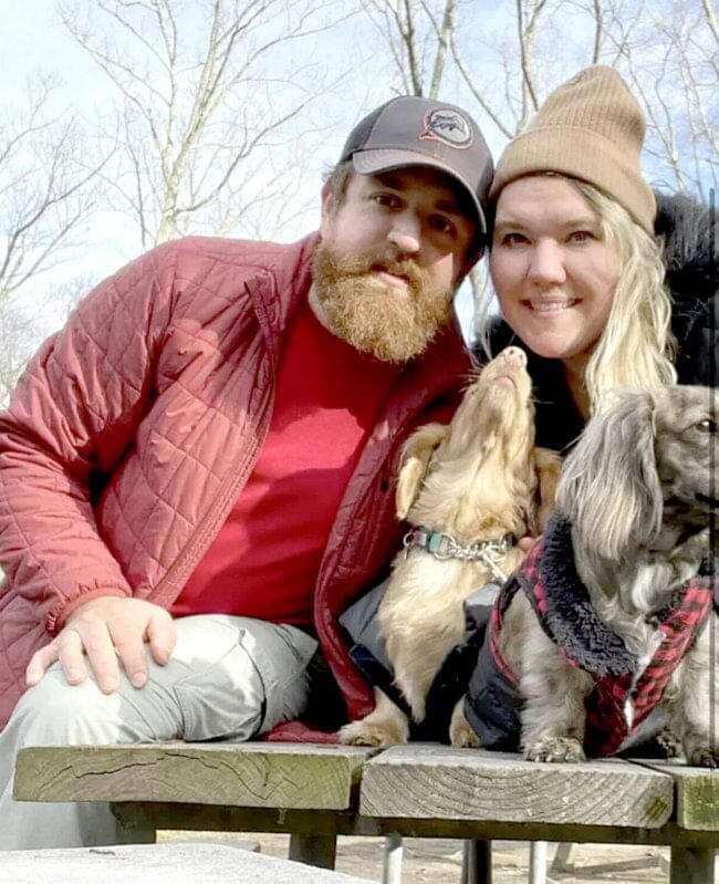 La pareja estaba celebrando su reciente anuncio de compromiso.