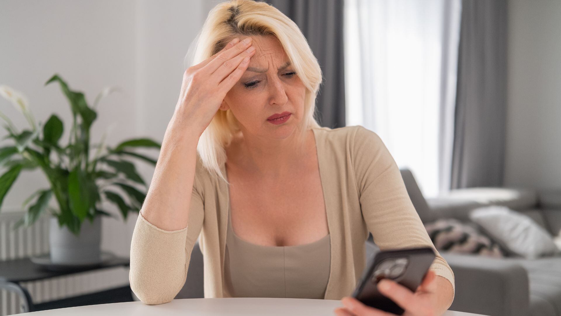 Mantener activadas las funciones de protección y actualizaciones automáticas garantiza que el sistema reciba los últimos parches de seguridad.