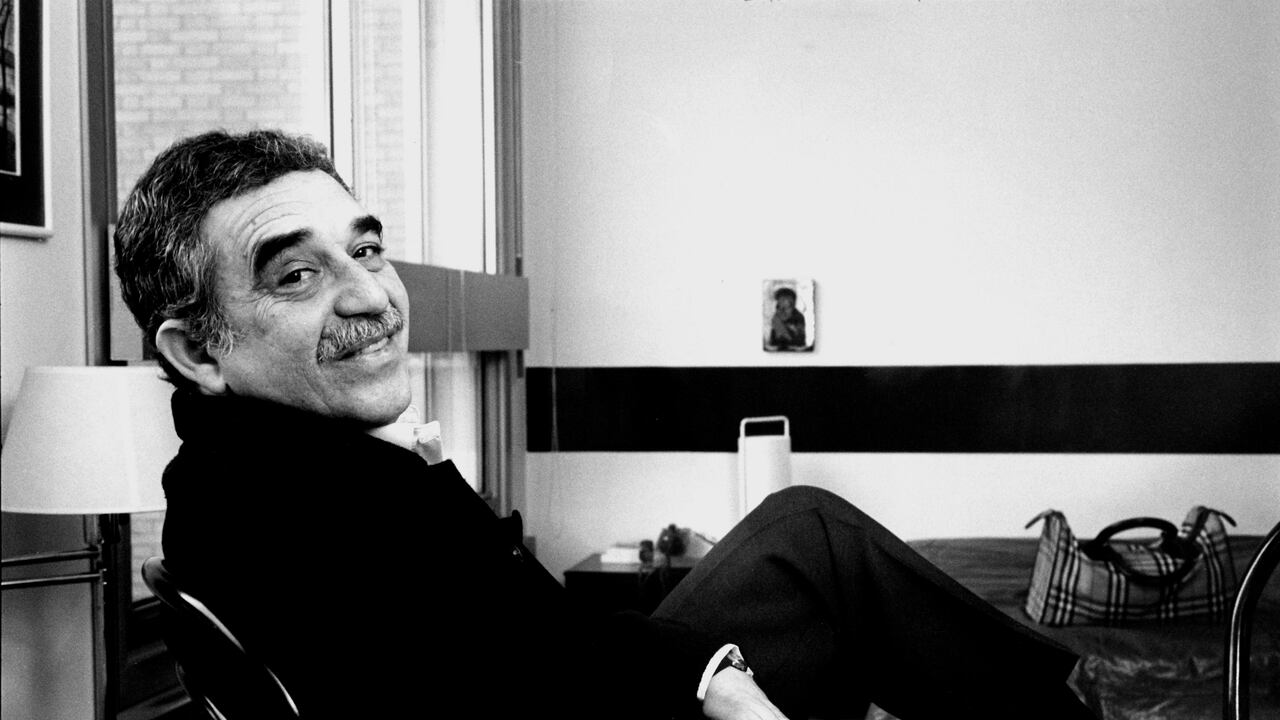 PARIS. Colombian writer and Nobel prize in literature winner Gabriel Garcia Marquez poses for a portrait session on January 27,1982 in Paris,France. (Photo by Ulf Andersen/Getty Images)