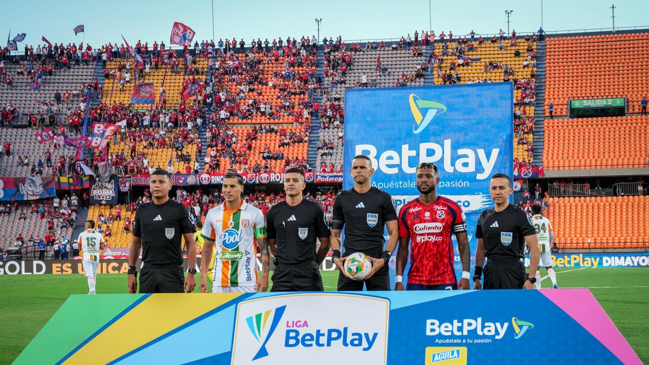 Carlos Ortega fue el árbitro central de Medellín vs. Envigado