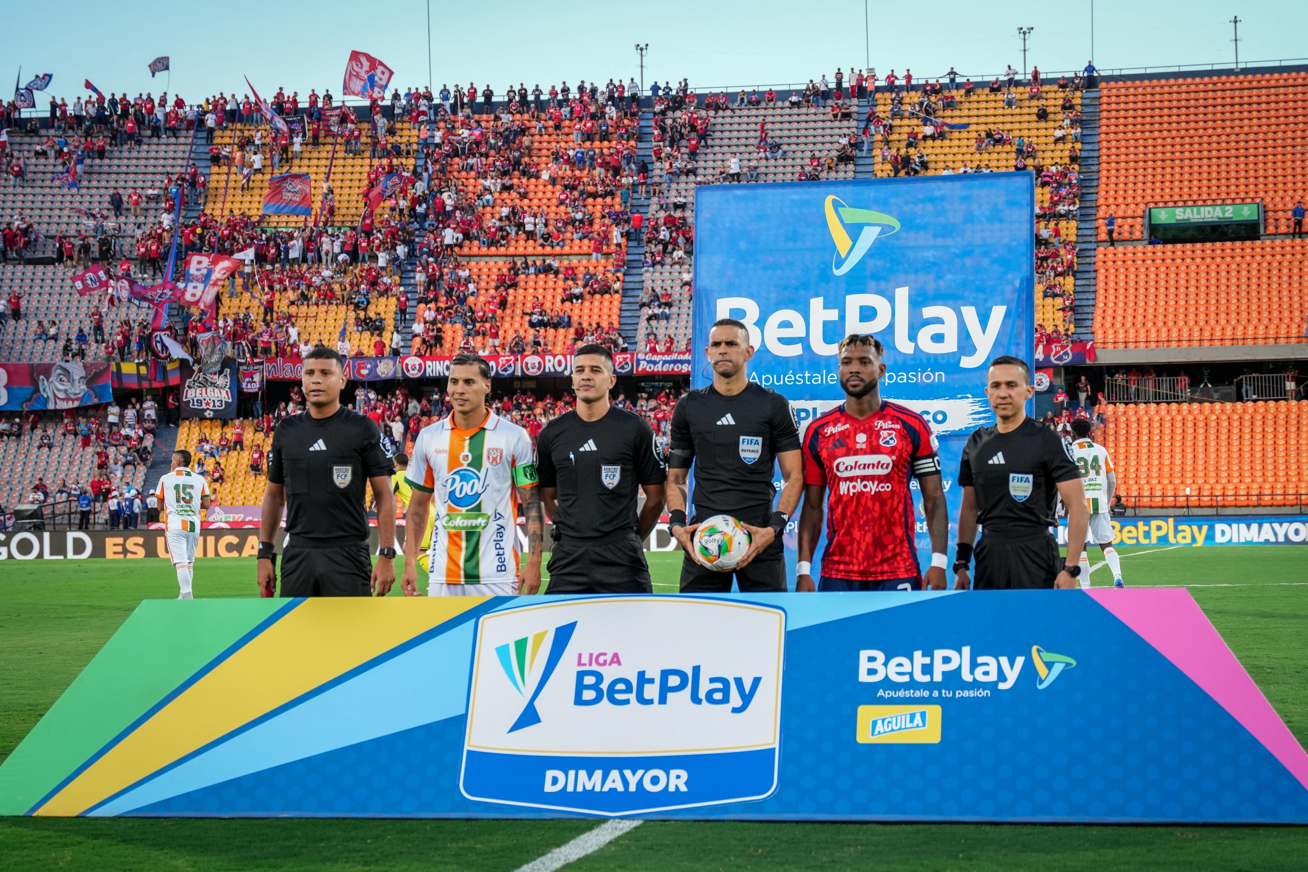Carlos Ortega fue el árbitro central de Medellín vs. Envigado