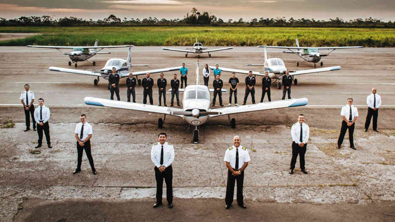 Falcon, tiene su propio taller de mantenimiento y seis aviones que permiten realizar 1.000 horas de vuelo mensuales.