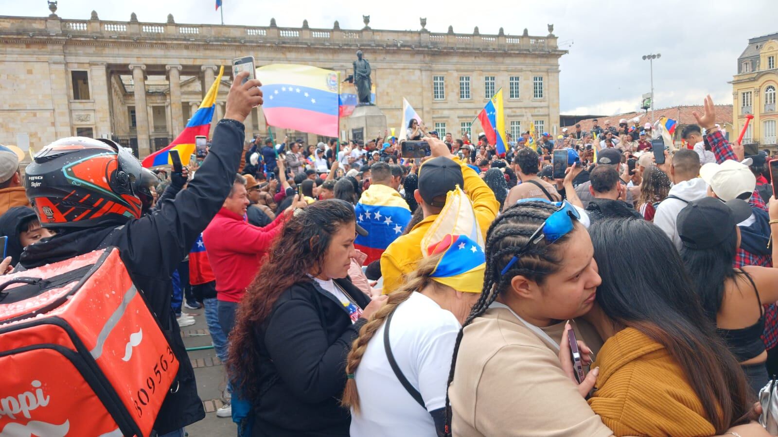 Concentración en la plaza de Bolívar de ciudadanos Venezolanos, celebración por la captura de Nicolás Maduro