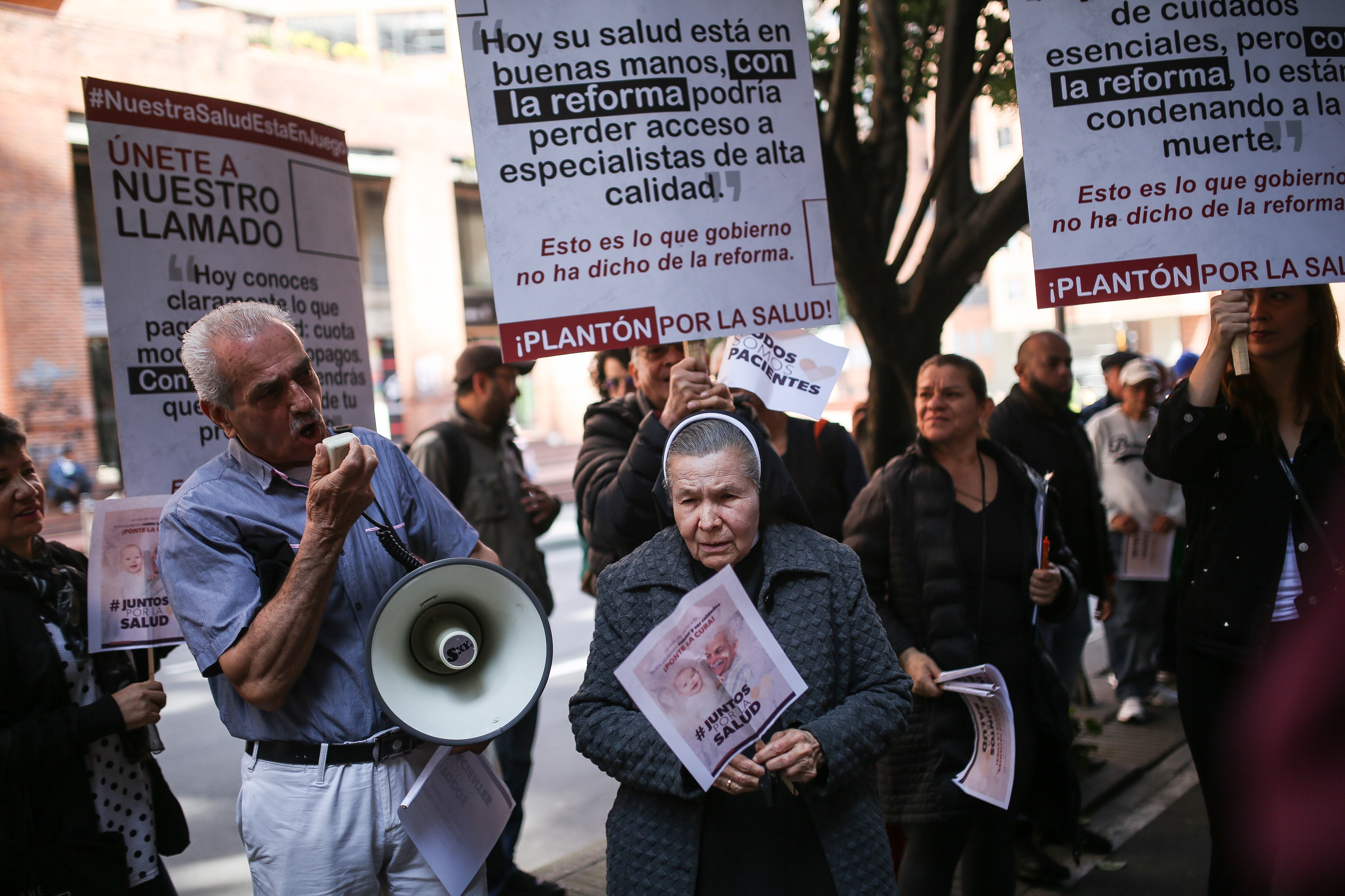 Convocan asociaciones de pacientes y usuarios