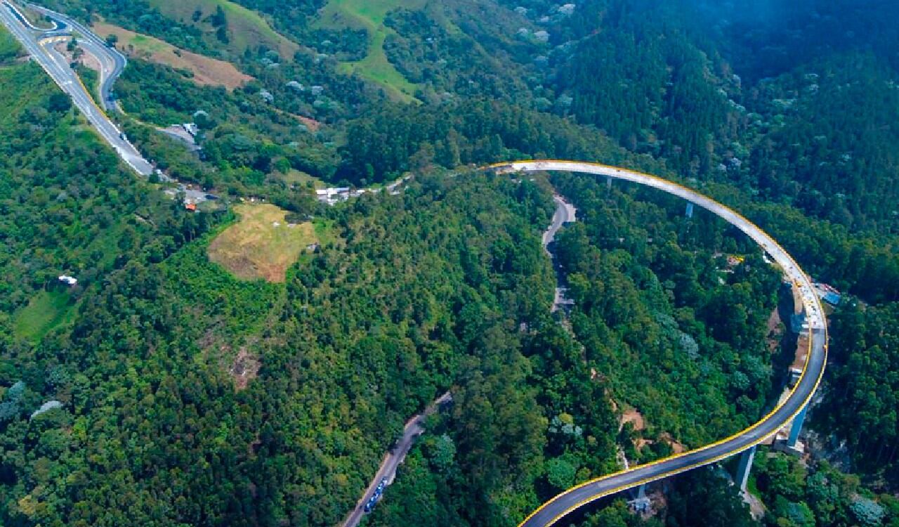Para los viajeros por tierra se han dispuesto vías alternas que los pueden llevar a su destino final